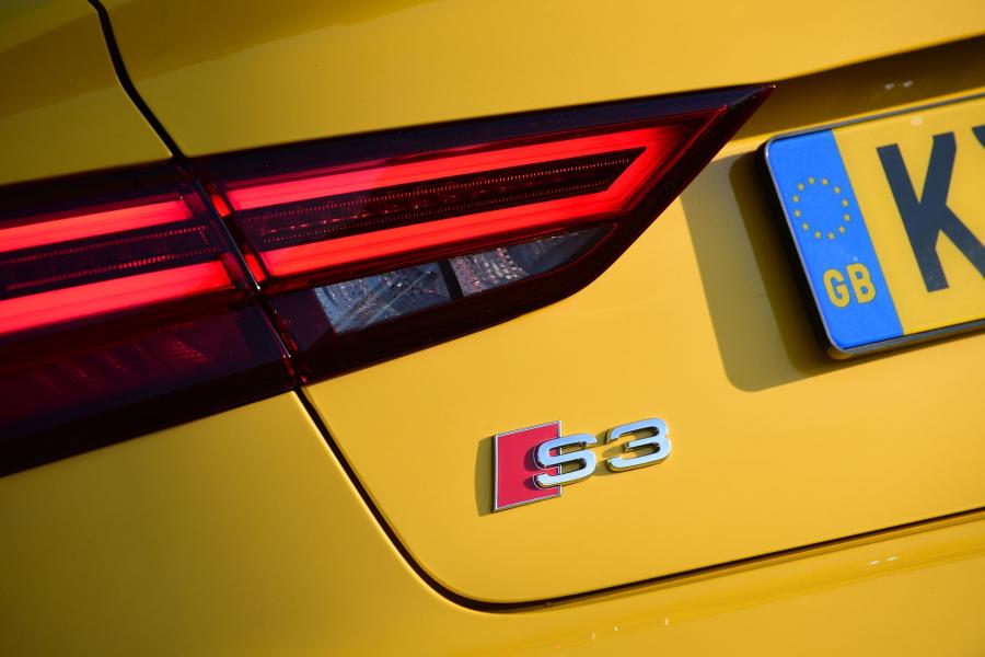 Детали экстерьера Audi S3 Sedan (8V) 2016 года  (UK) (фото 6 из 11)
